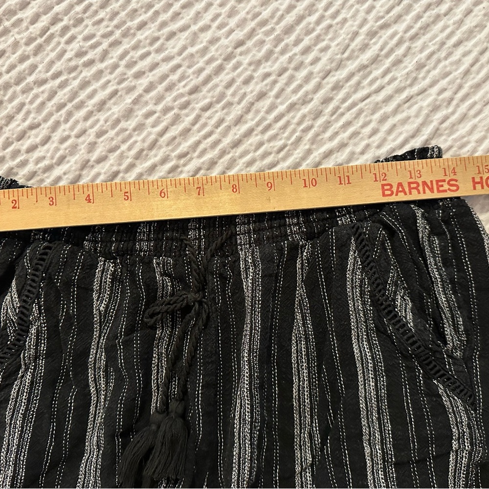 Women’s or Junior’s Black & White, Briggs Shorts, Size Medium - Picture 8 of 10